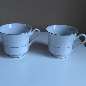 Set of 2 white teacups with white lace pattern